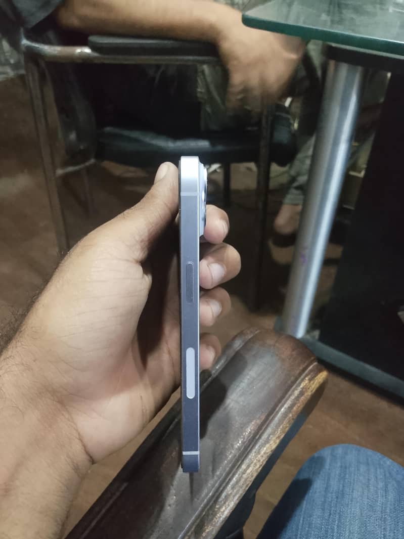 Apple iPhone 14 4