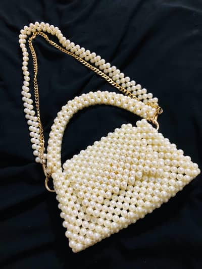ladies pars as main kuch available hy or kuch order py ban sakti hy
