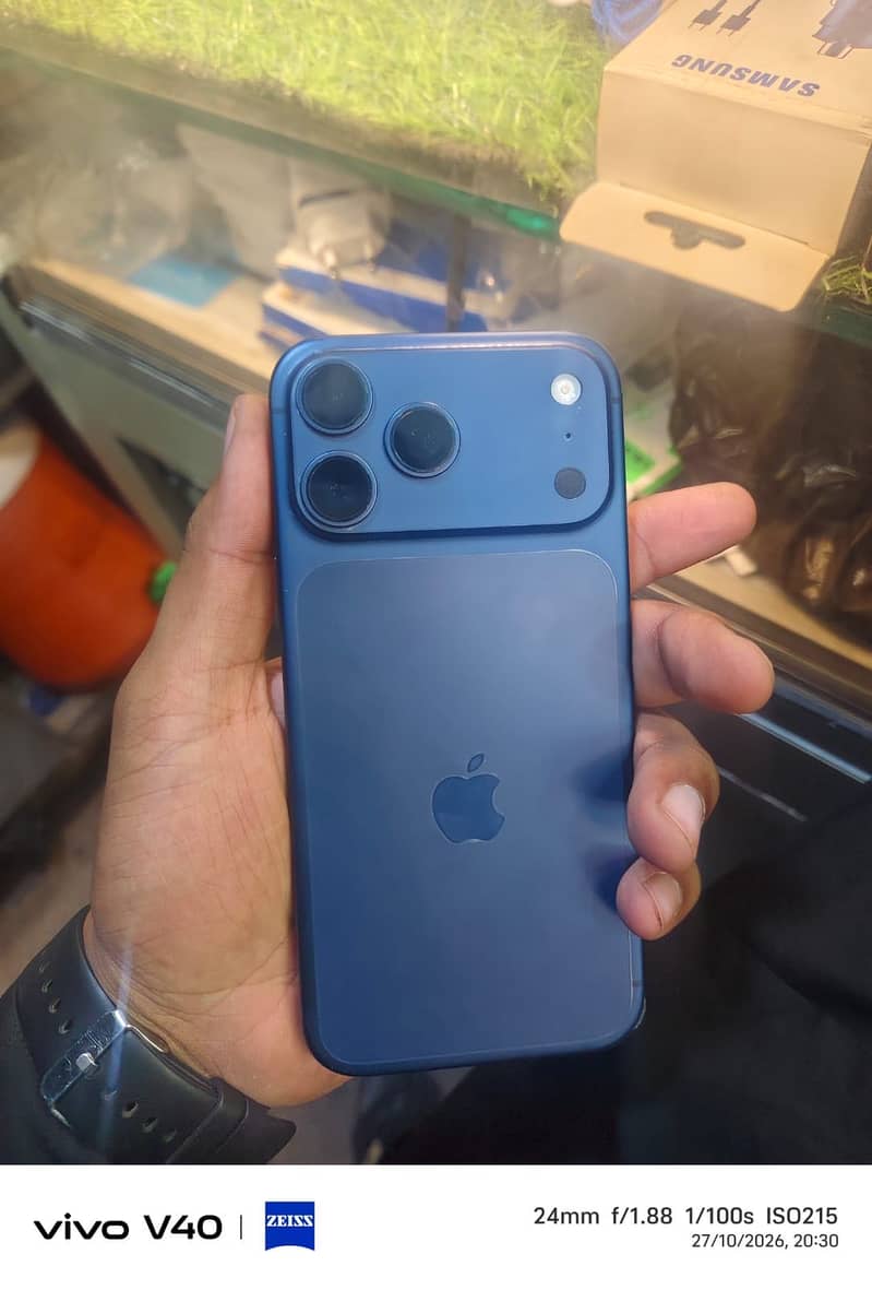 Apple iPhone 17 Pro Max 1