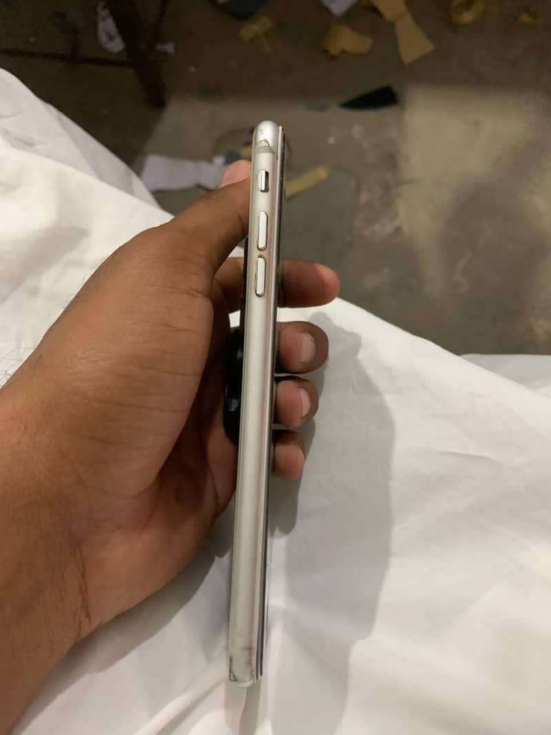 Apple iPhone 8 Plus 1