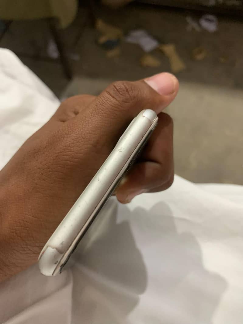 Apple iPhone 8 Plus 4
