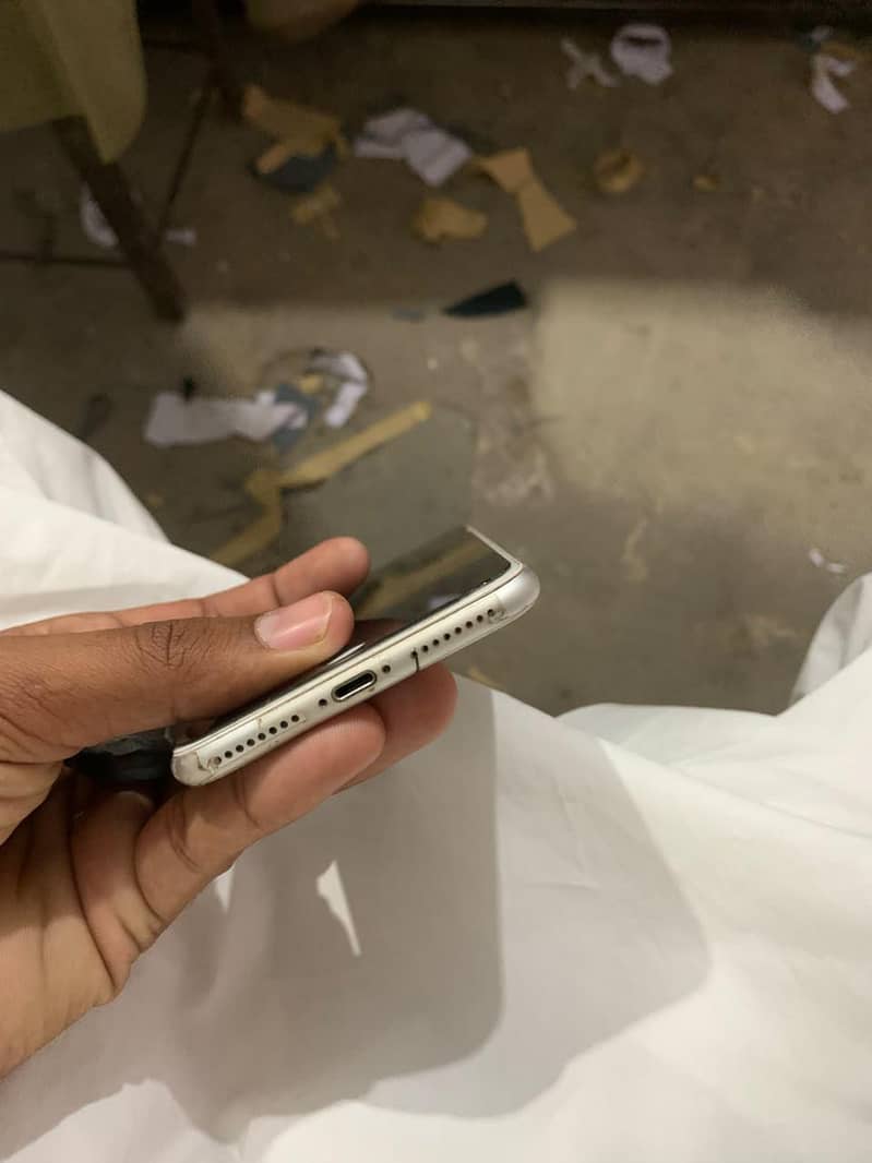 Apple iPhone 8 Plus 5