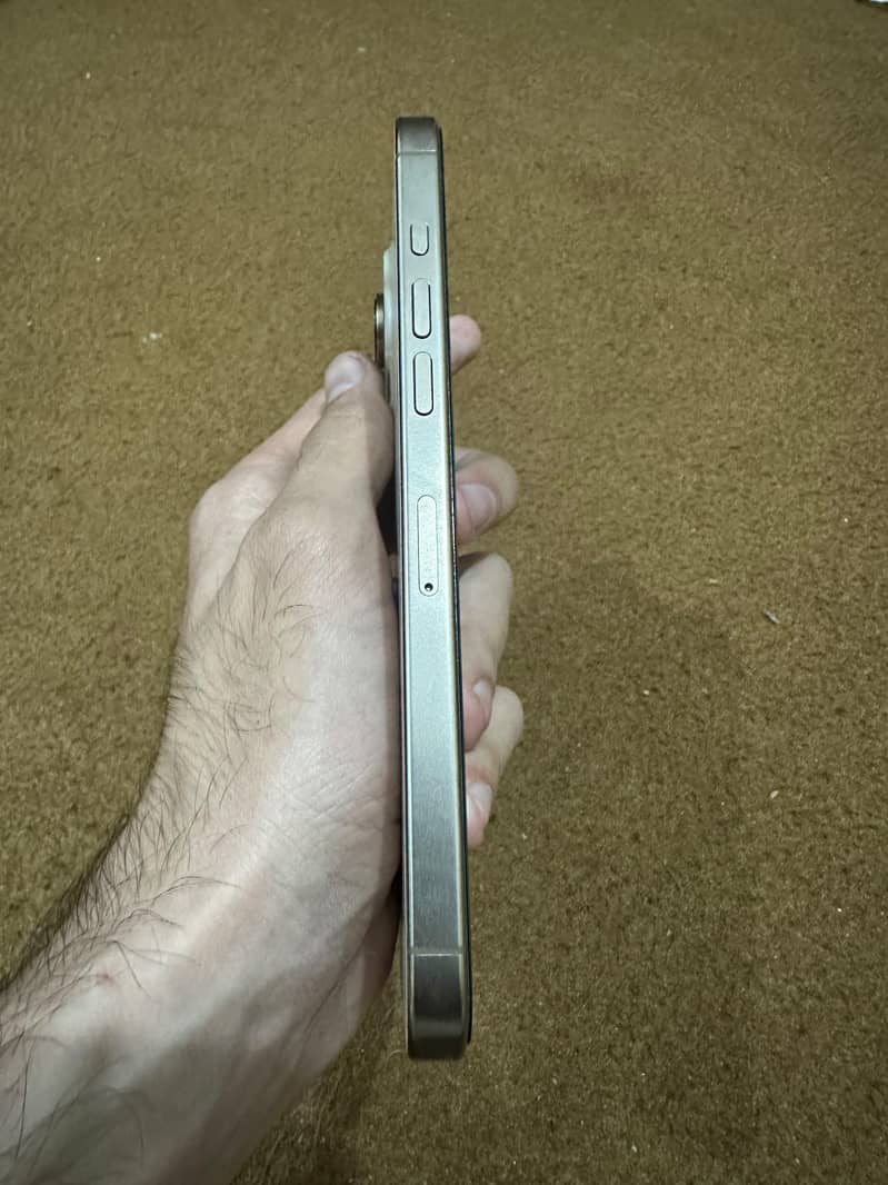Apple iPhone 16 Pro Max 3