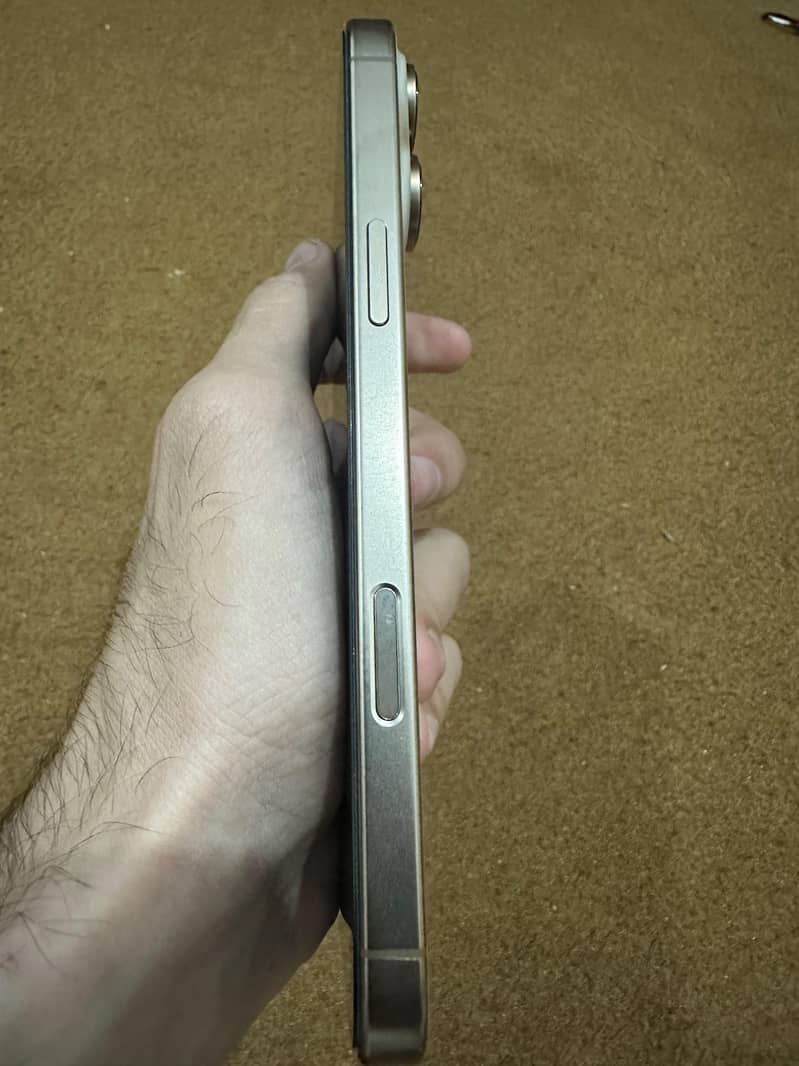 Apple iPhone 16 Pro Max 4
