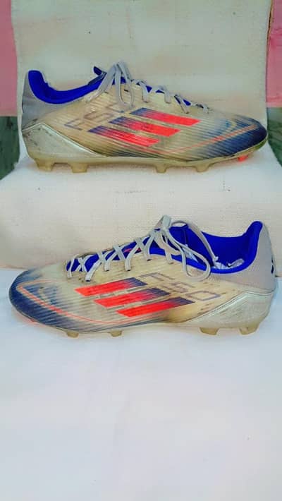 Football shoes original Nike airzom adidas predator puma feature