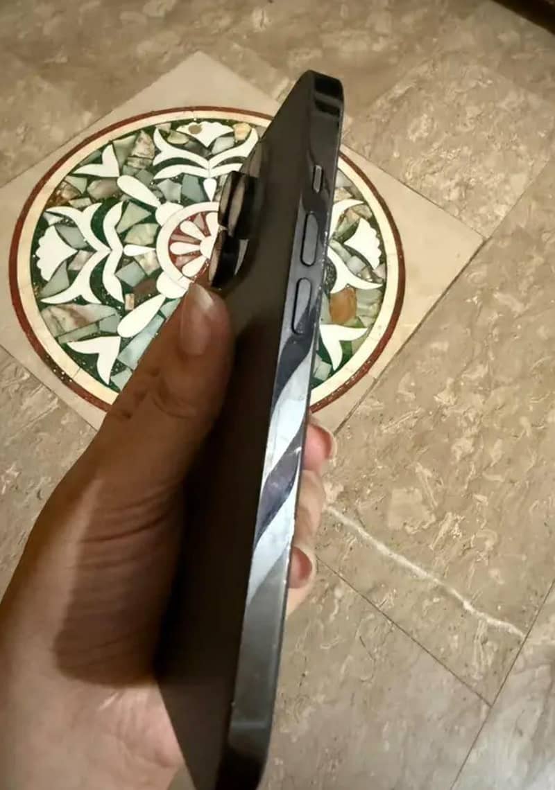 Apple iPhone 14 Pro 0
