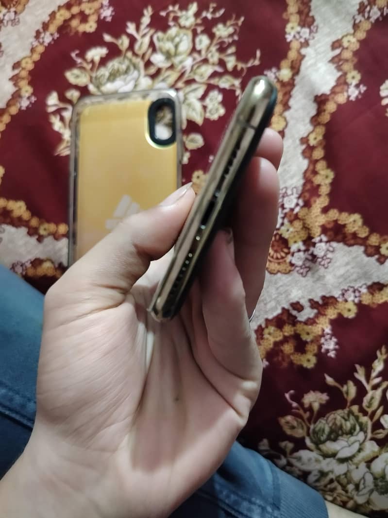 Apple iPhone XS Max 3