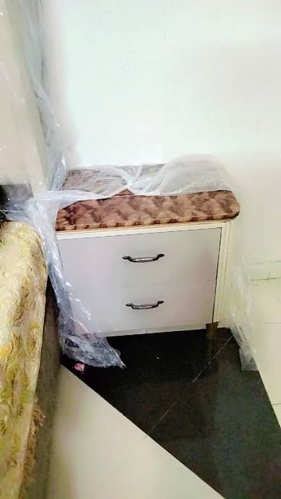 New Bed set with 2 Side Table with Dressing