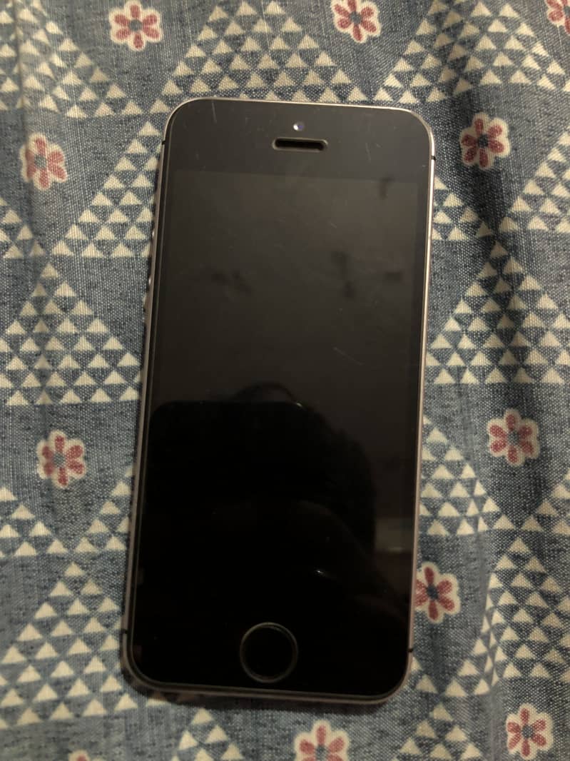 Apple iPhone SE 2016 2