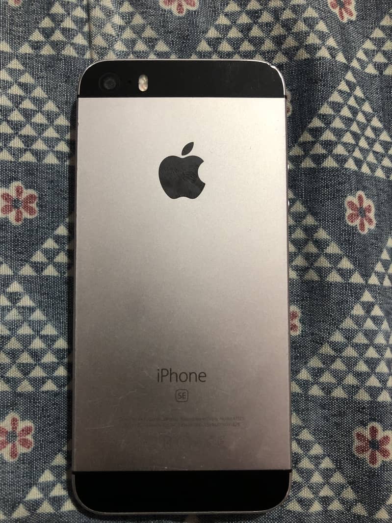 Apple iPhone SE 2016 3