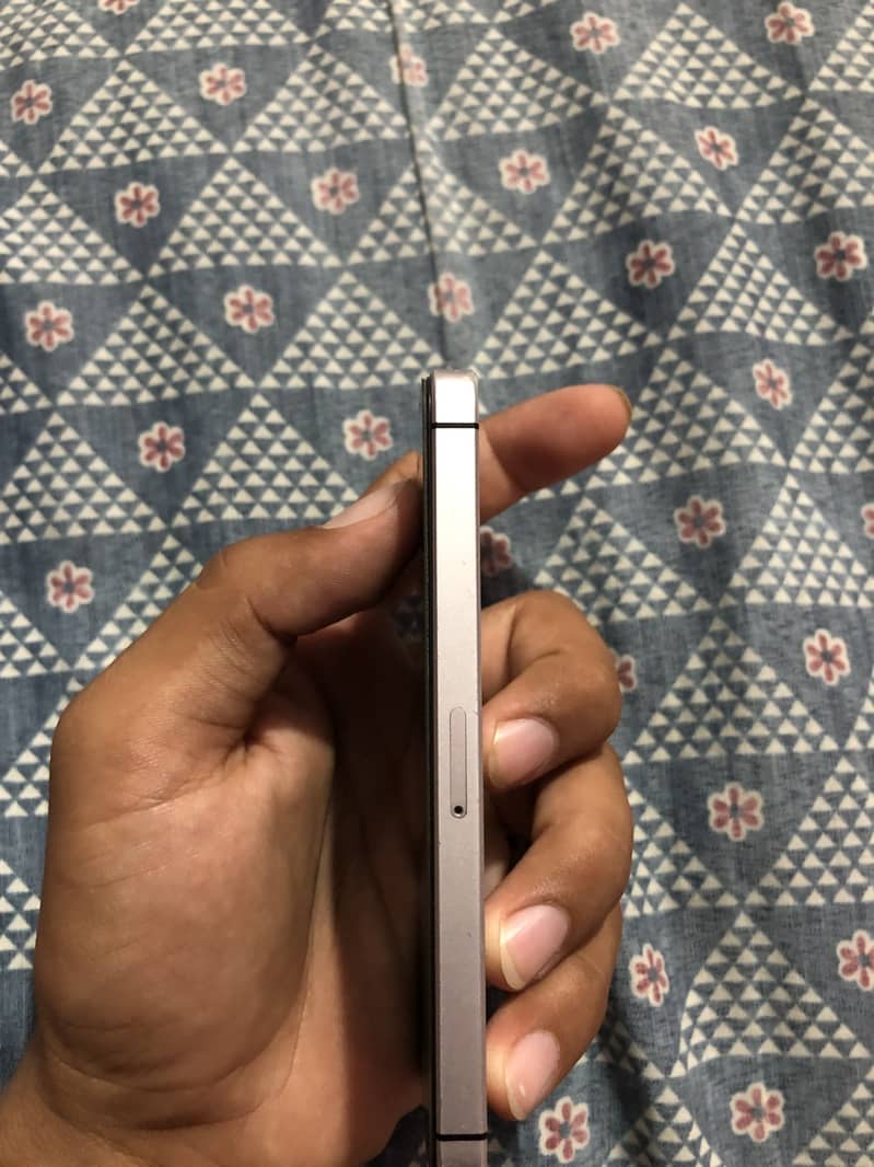 Apple iPhone SE 2016 6