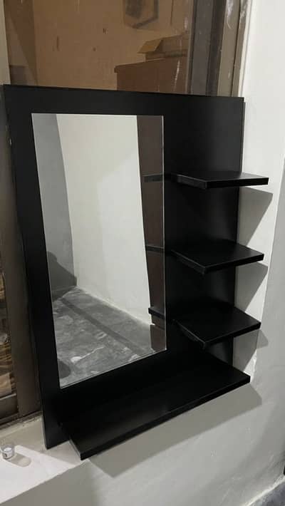 Wall mirror In Good size