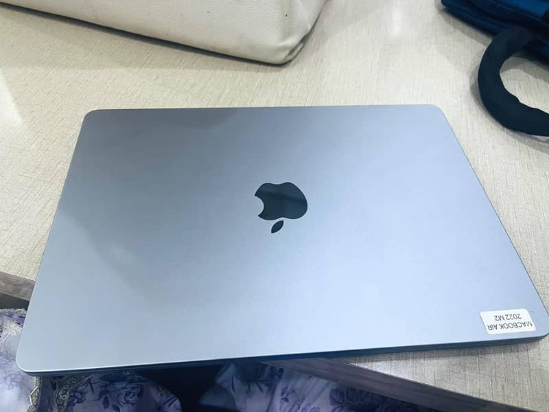 Apple Mac Book 1