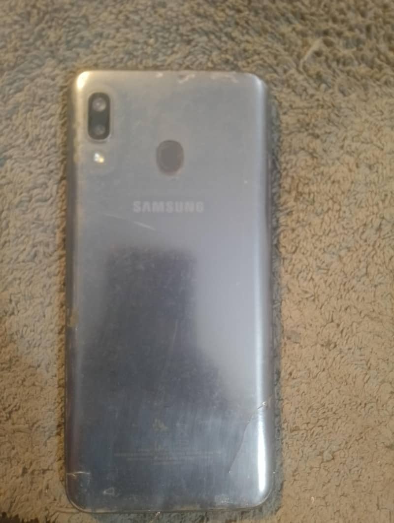 Samsung Mobile A20 3gb ram 32 gb 2