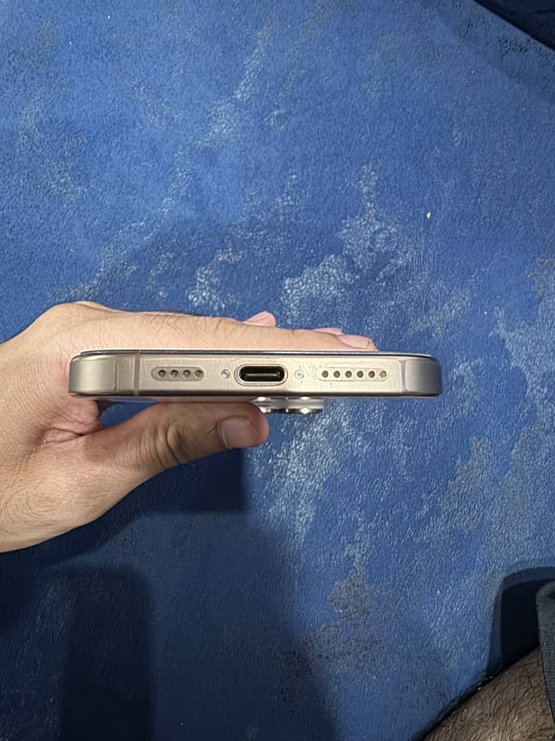 Apple iPhone 16 Pro Max JV 1