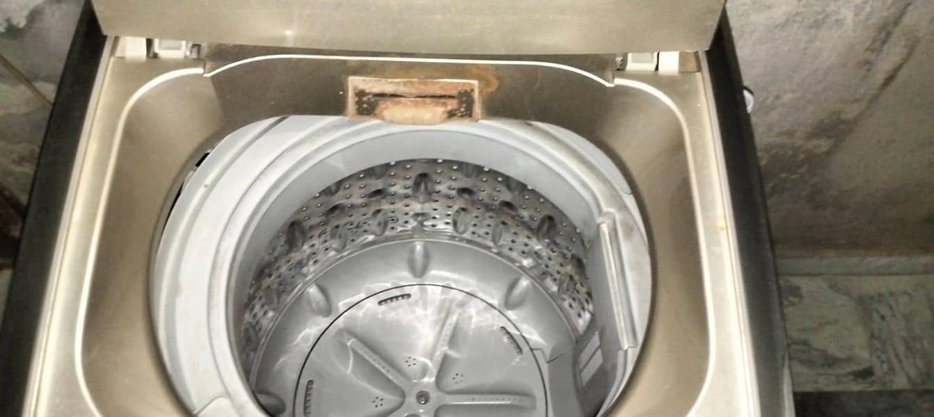 Dawlance Automatic Washing Machine – Used, Good Condition 3