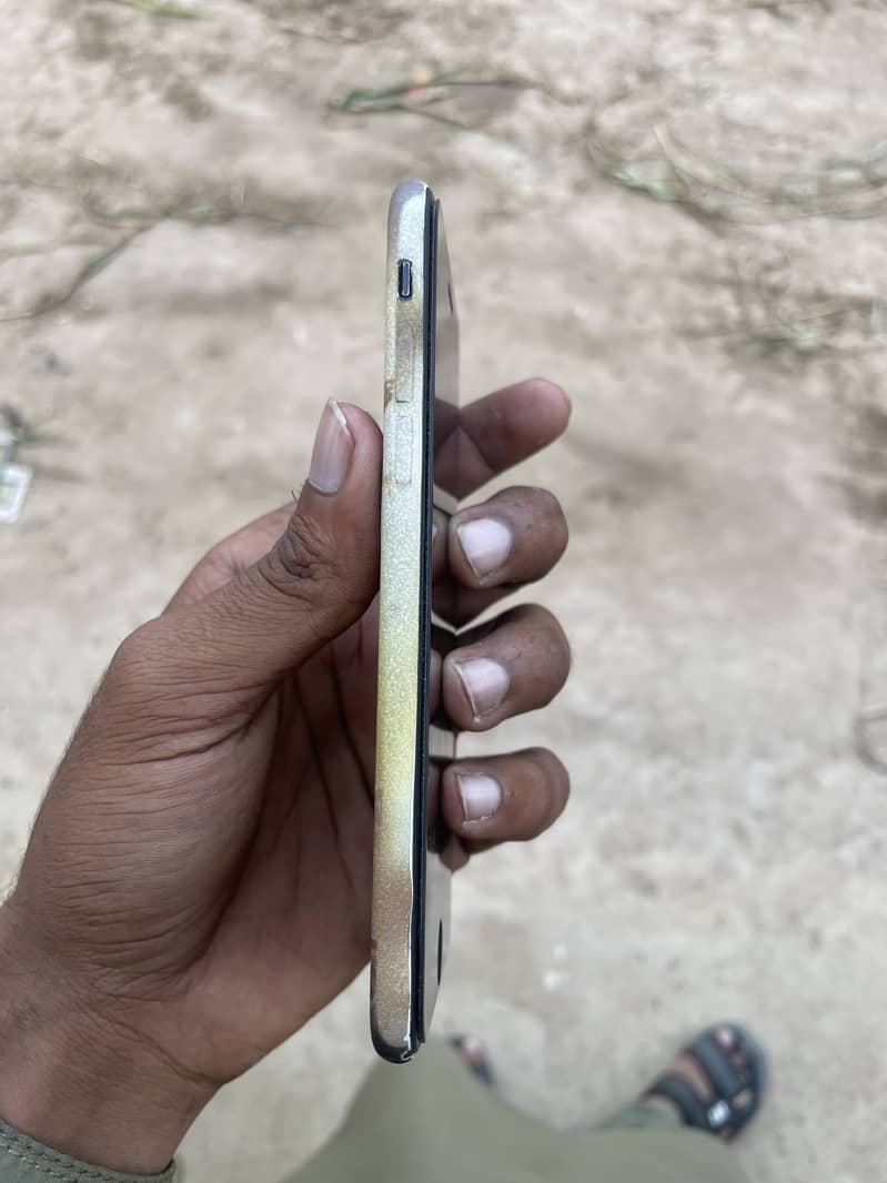 Apple iPhone 7 2