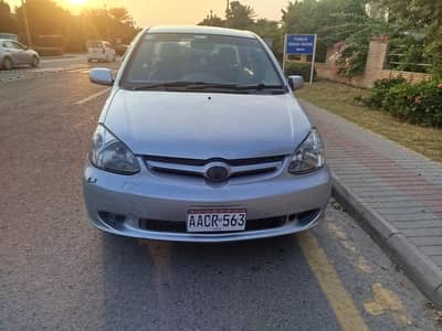 Toyota Platz 2003
