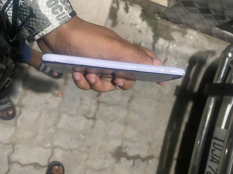 Apple iPhone XR 1