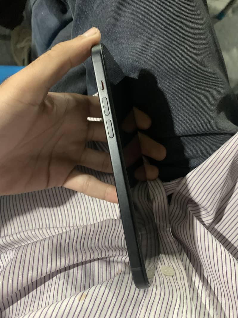Apple iPhone 15 4