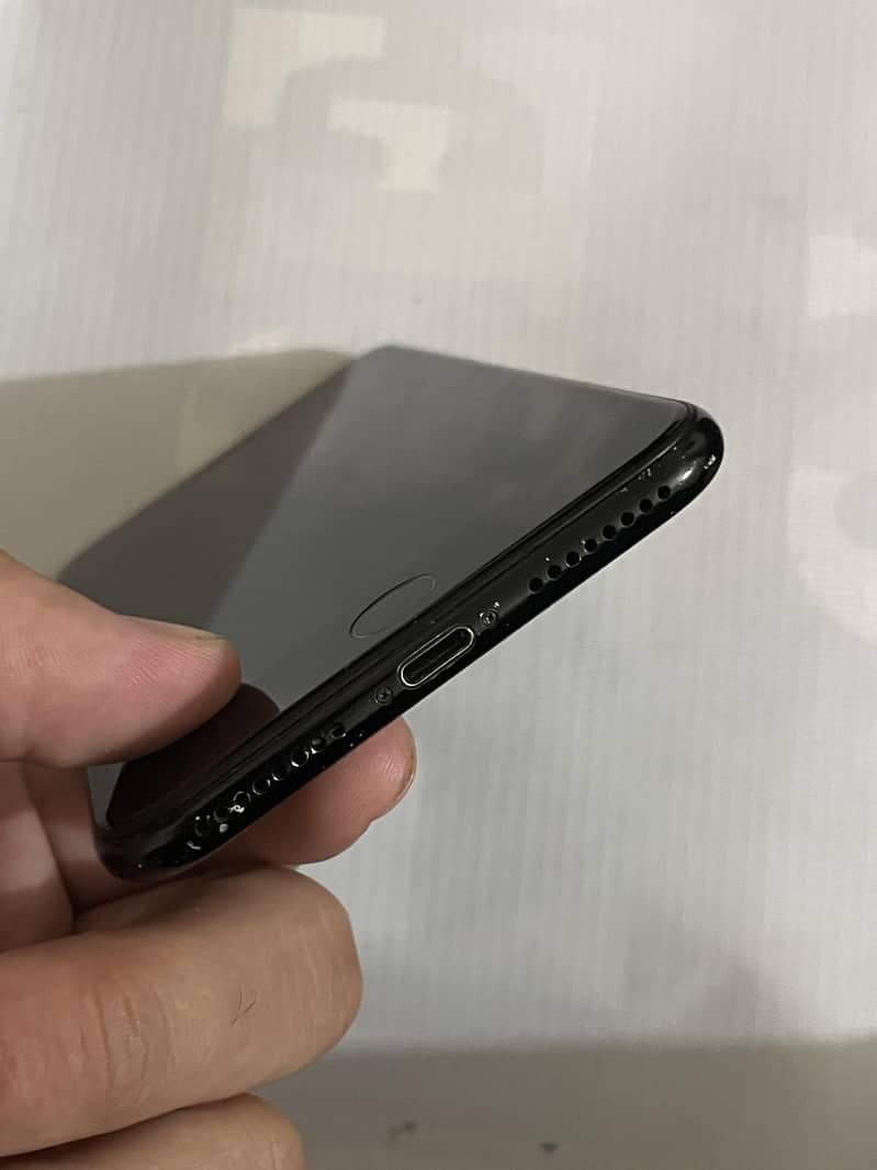 Apple iPhone 7 2