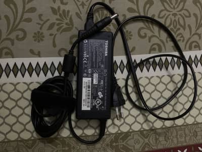 Tosibha laptop charger with cable