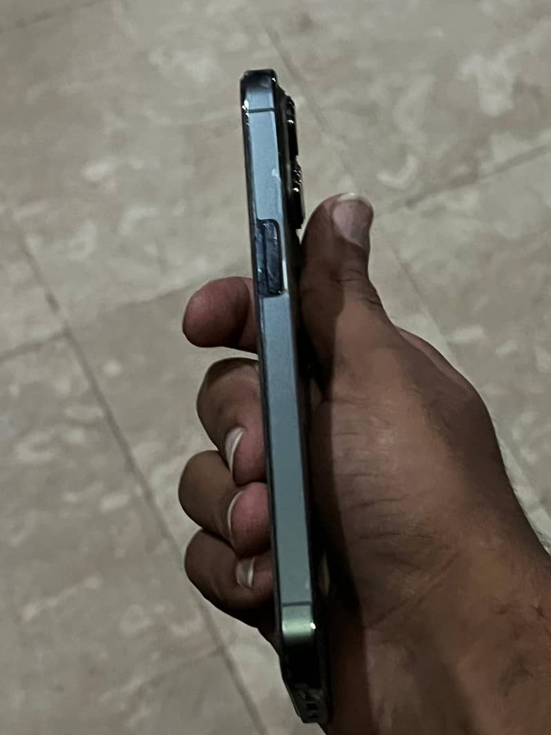 Apple iPhone 13 Pro 4