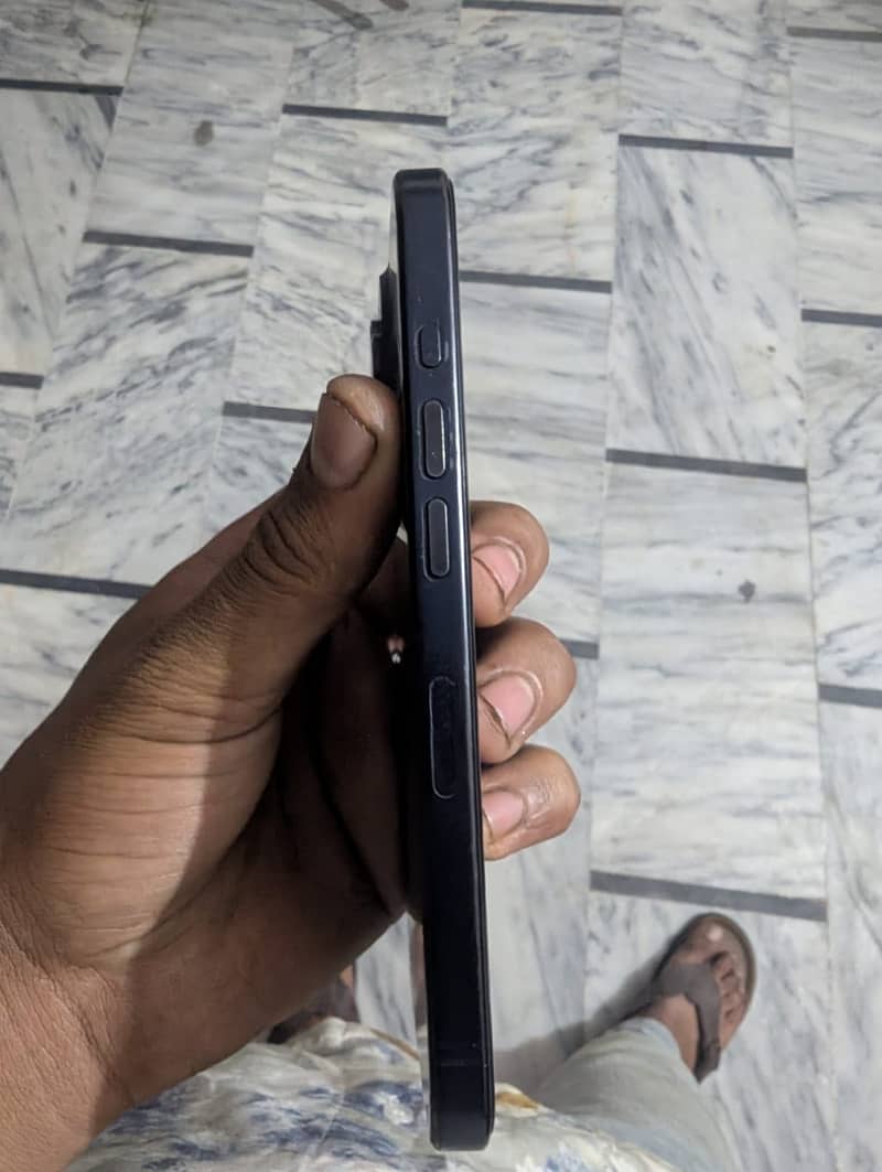Apple iPhone 15 Pro jv 3