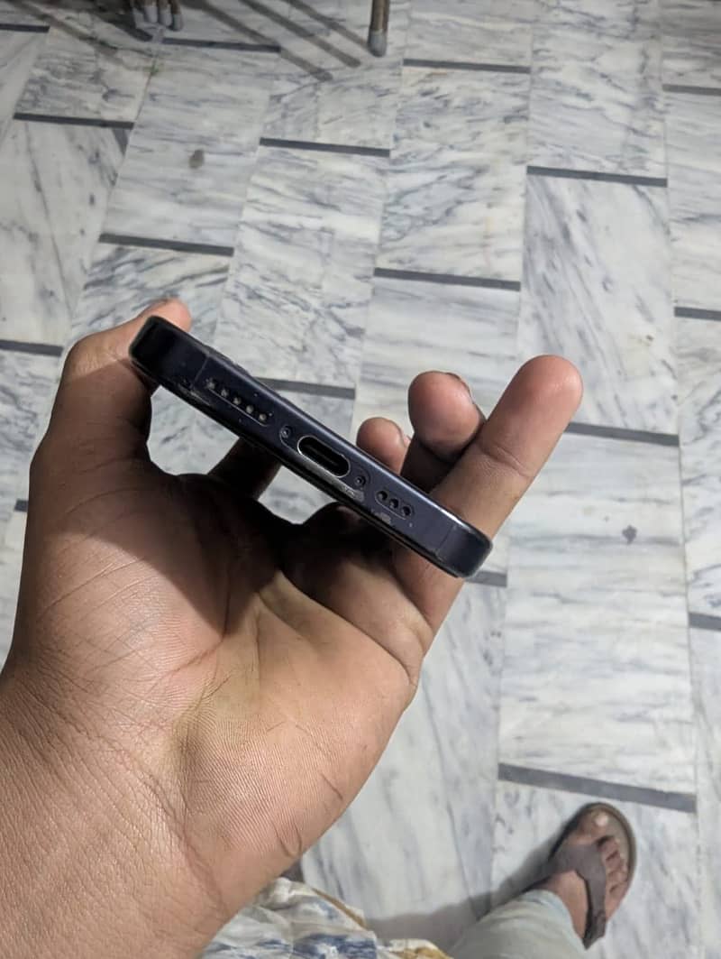 Apple iPhone 15 Pro jv 4