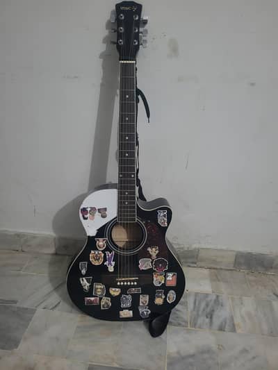 good condition semi acoustic guitar