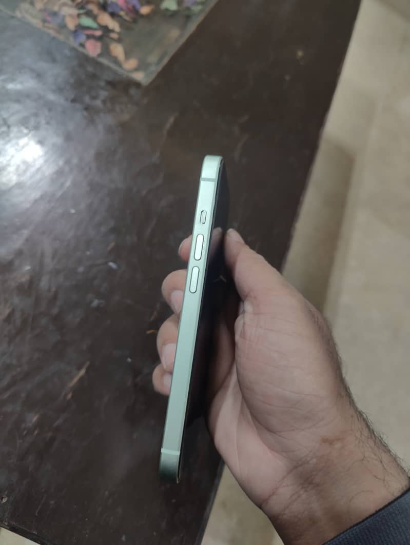Apple iPhone 15 3