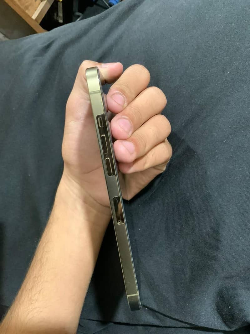Apple iPhone 12 Pro Max 4