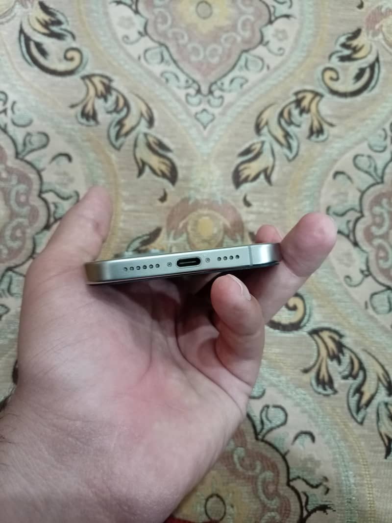 Apple iPhone 15 Pro Max 3