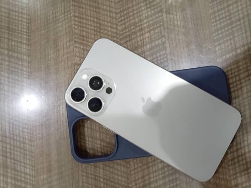 Apple iPhone 15 Pro Max 5