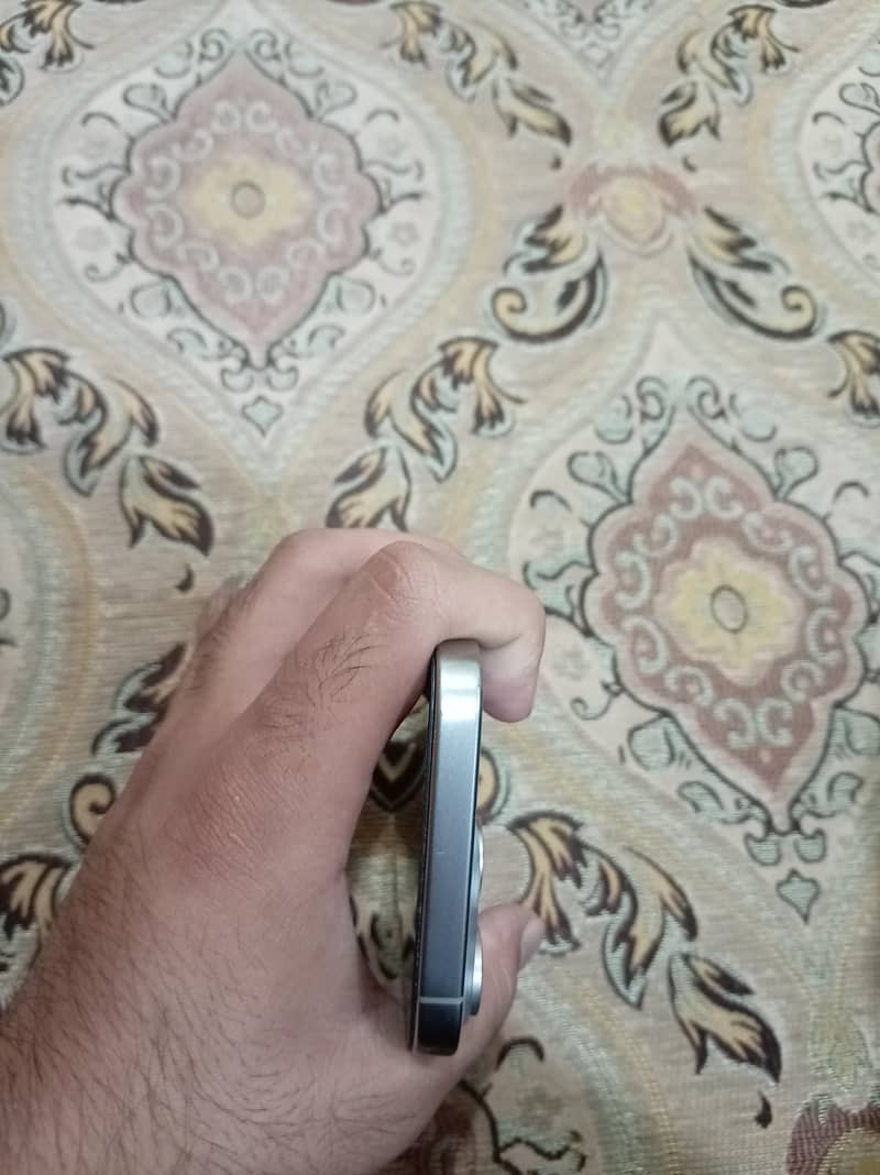 Apple iPhone 15 Pro Max 6
