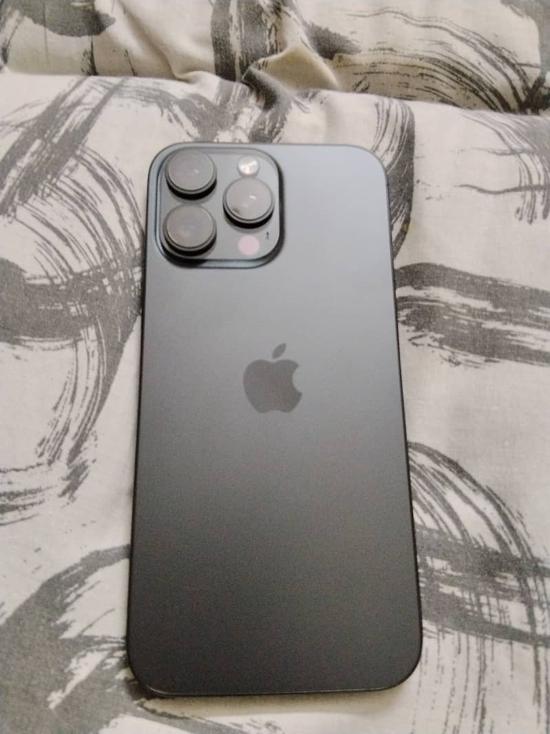 Apple iPhone 16 Pro Max 3