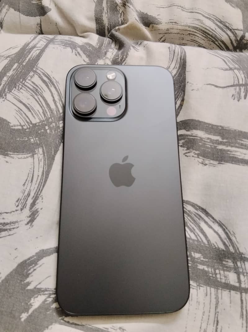 Apple iPhone 16 Pro Max 4