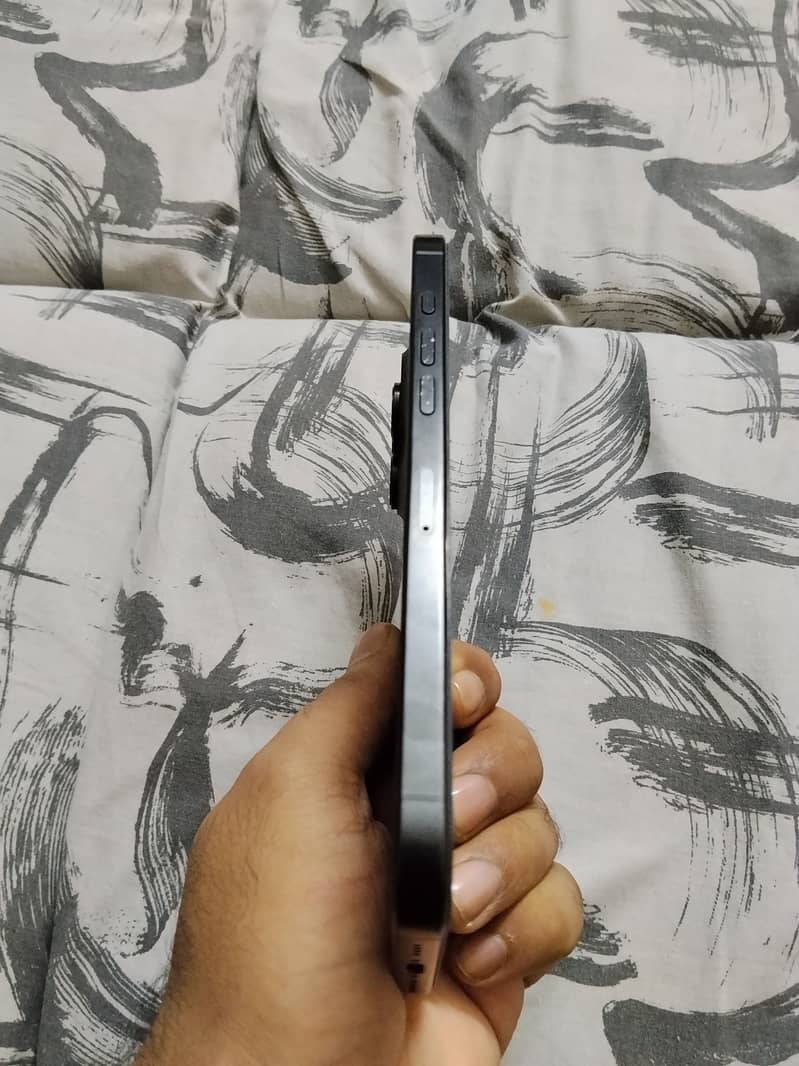 Apple iPhone 16 Pro Max 5