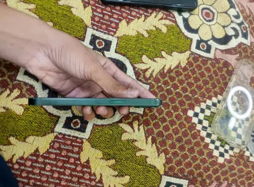 Apple iPhone 13 2