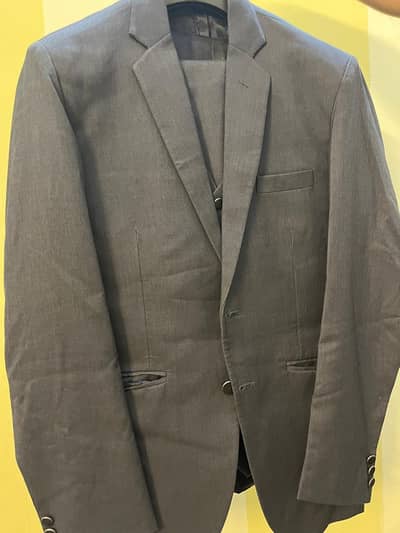 Elegant 3-Piece Men's Suit – Excellent condition
