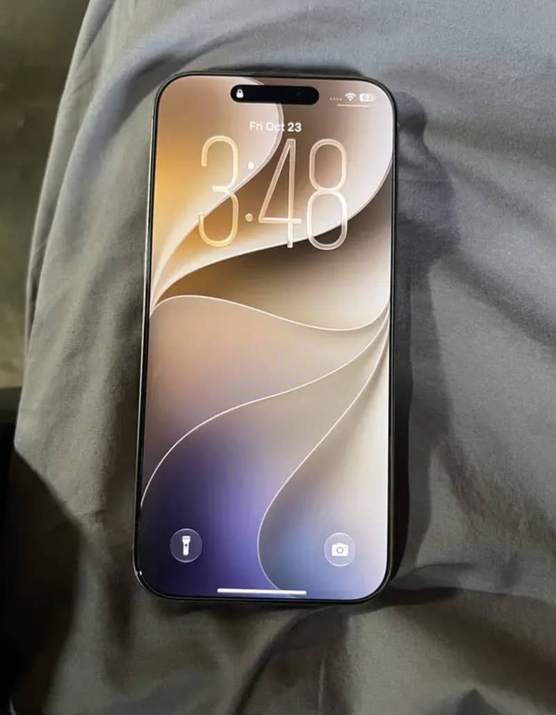 Apple iPhone 16 0