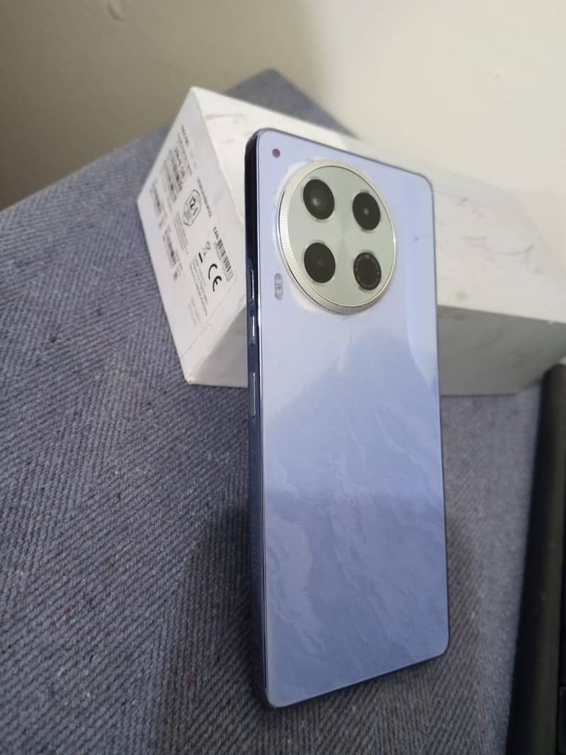 Tecno CAMON 30 0