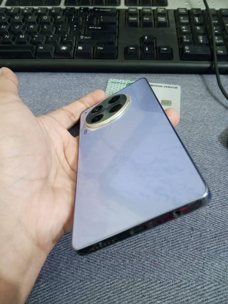 Tecno CAMON 30 1