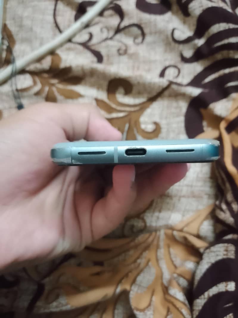 Google Pixel 8 4