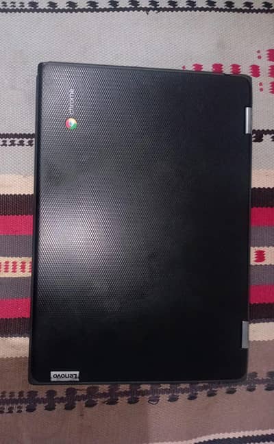 Lenovo Chromebook 300e // Touchscreen // 4 GB Ram // 32 GB storage //