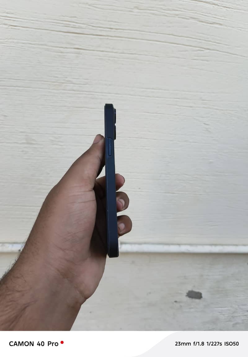 Apple iPhone 13 2
