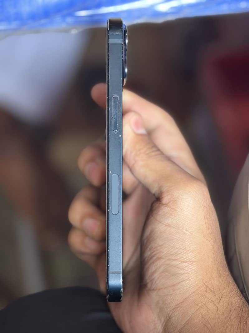 Apple iPhone 13 0