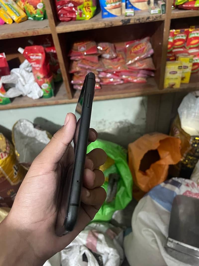 Apple iPhone 11 5