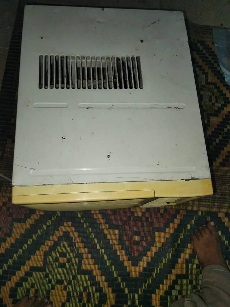window AC 0