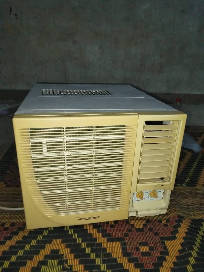 window AC 2